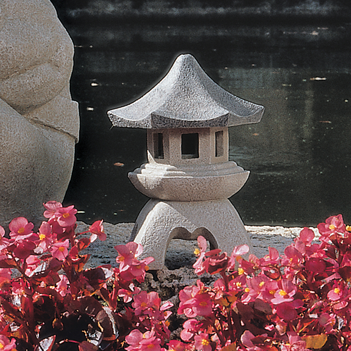 Image Thumbnail for Medium Pagoda Lantern Statue